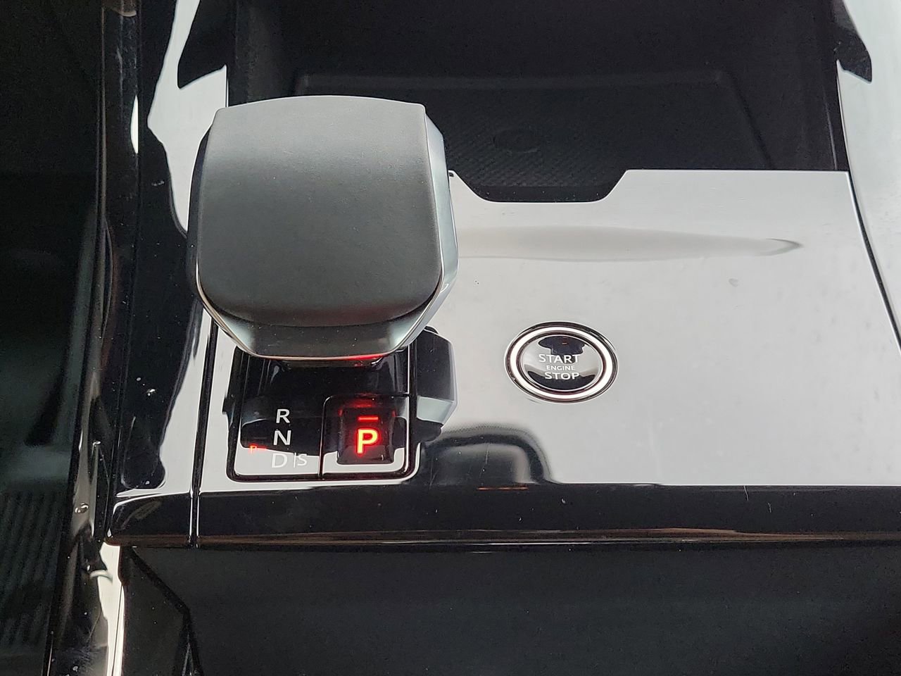 Used 2025 Land Rover Range Rover Sport SE image 20