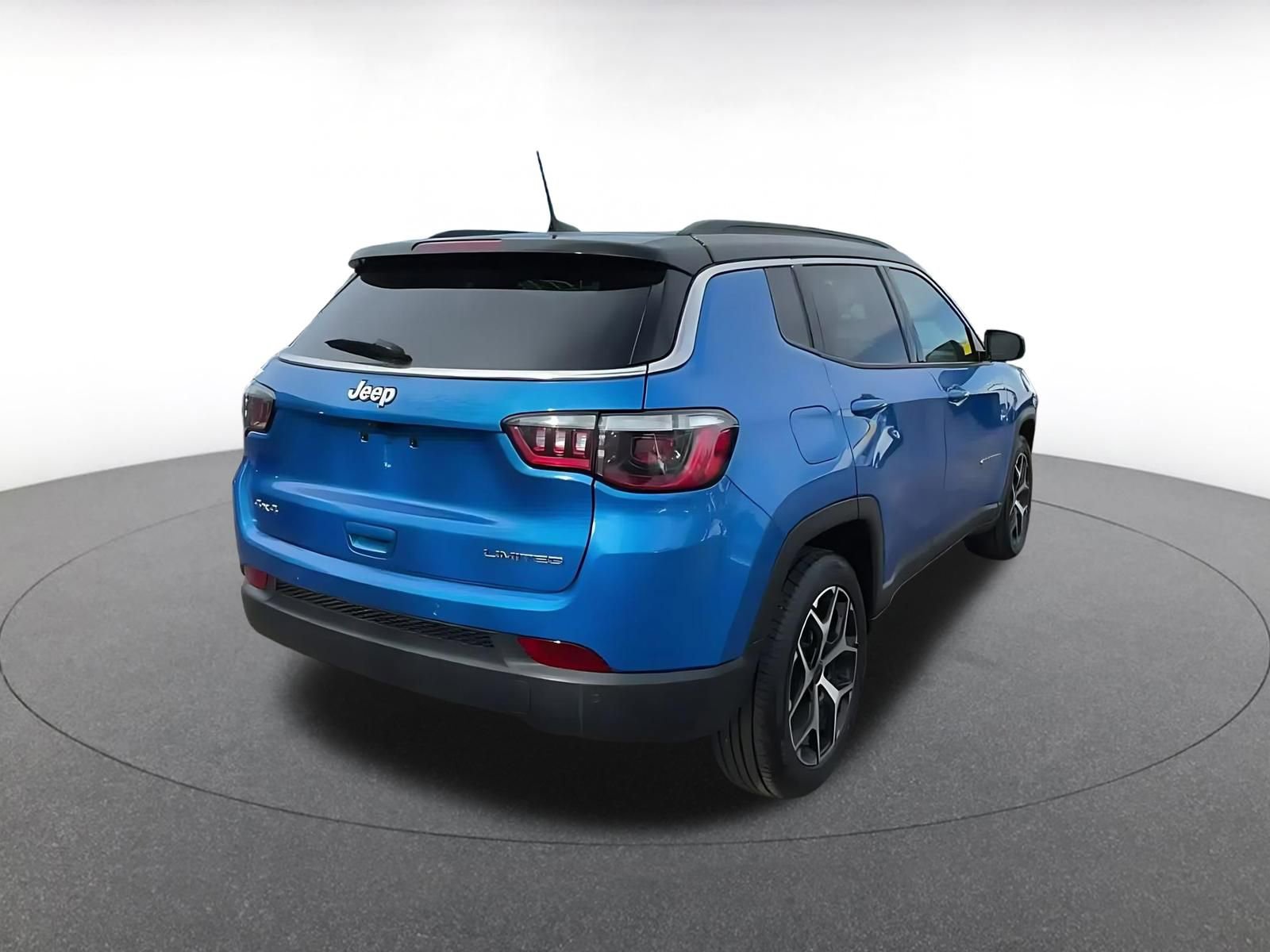 Used 2025 Jeep Compass Limited image 14