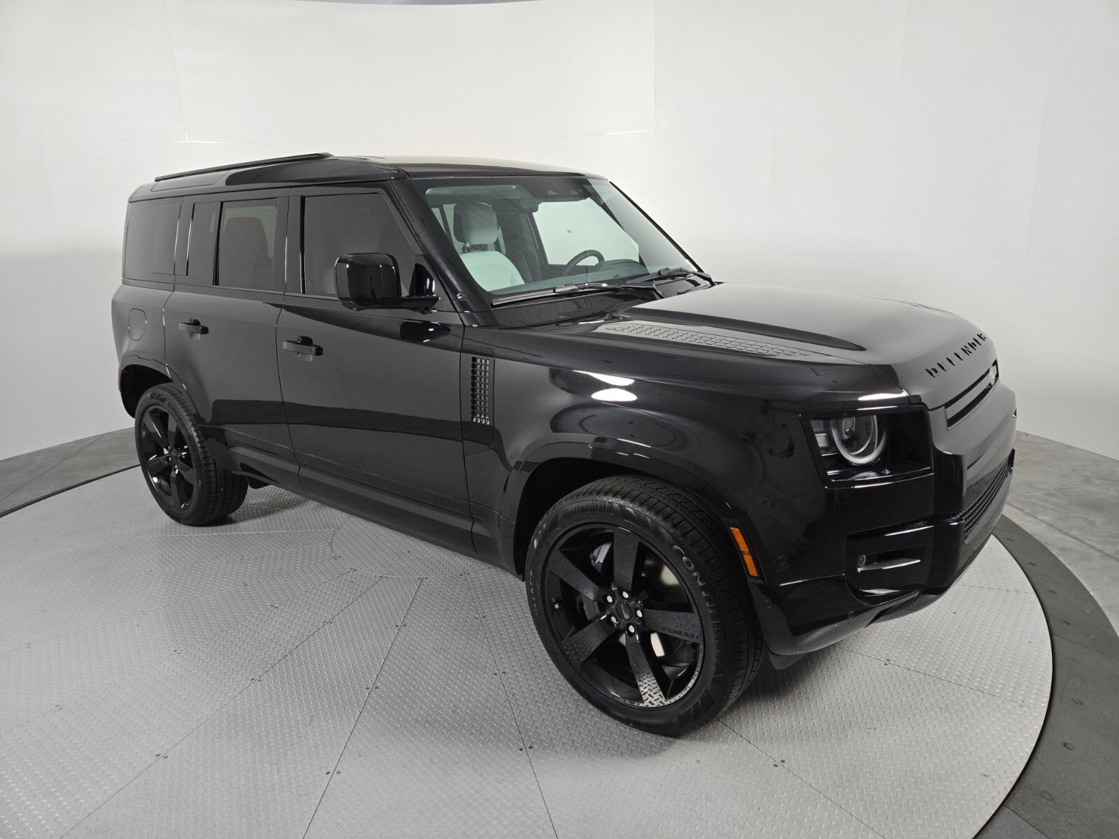 New 2026 Land Rover Defender 110 X-Dynamic SE AWD/4WD image 16