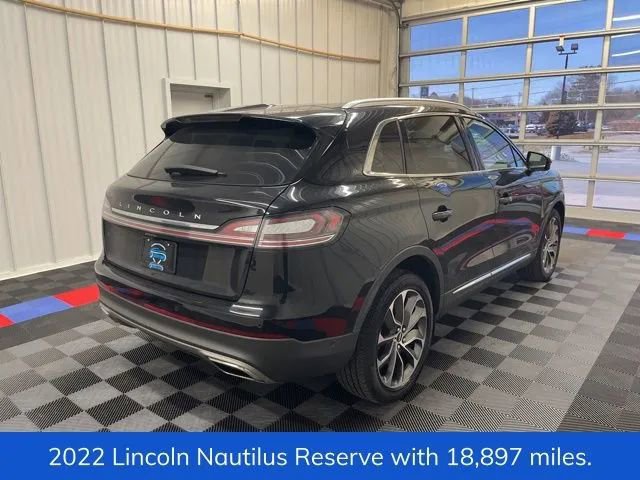 Used 2022 Lincoln Nautilus Reserve image 3