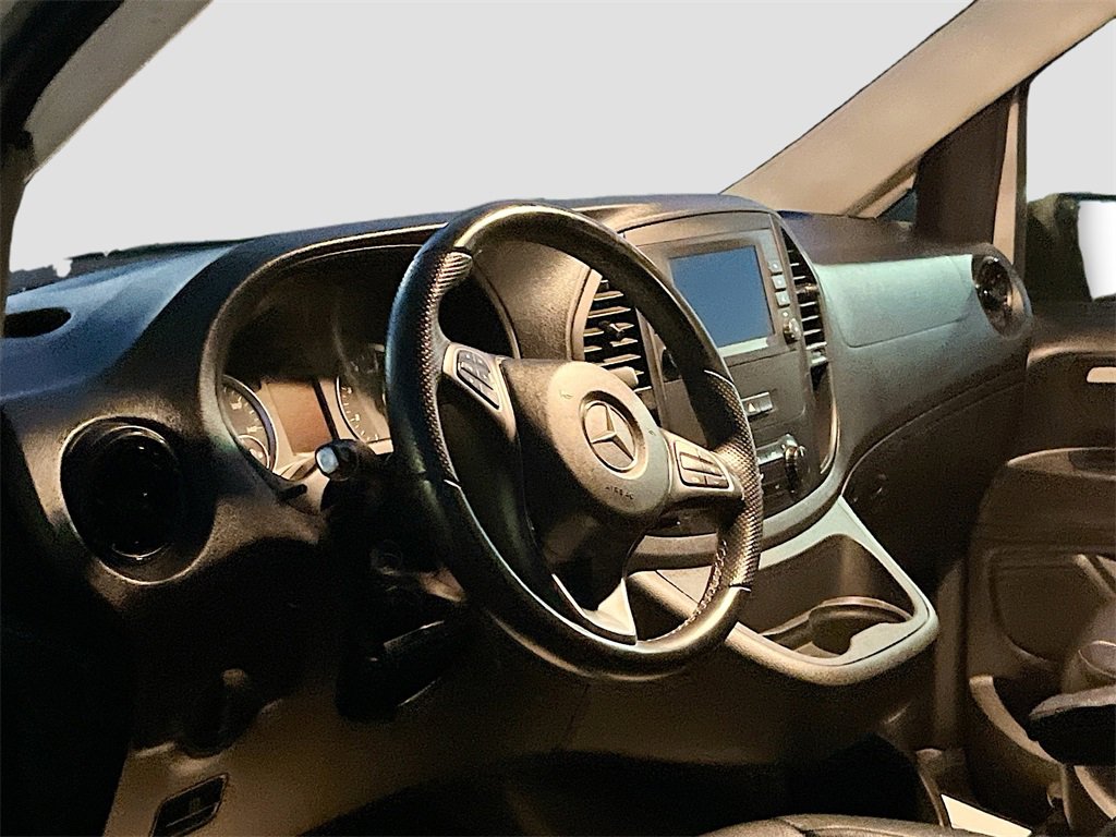 Used 2023 Mercedes-Benz Metris image 9