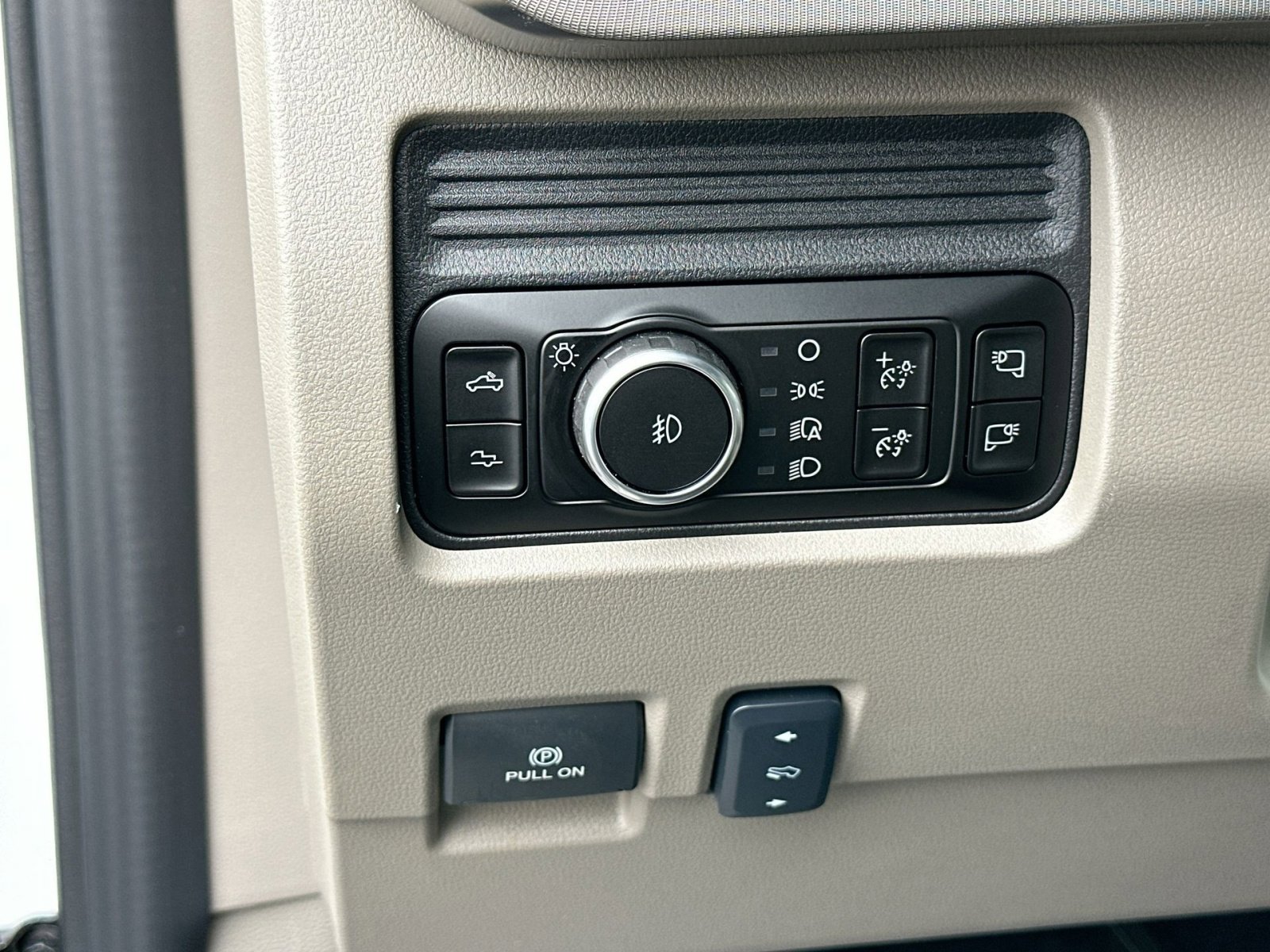 New 2026 Ford F450 Platinum w/ Platinum Plus Package image 17