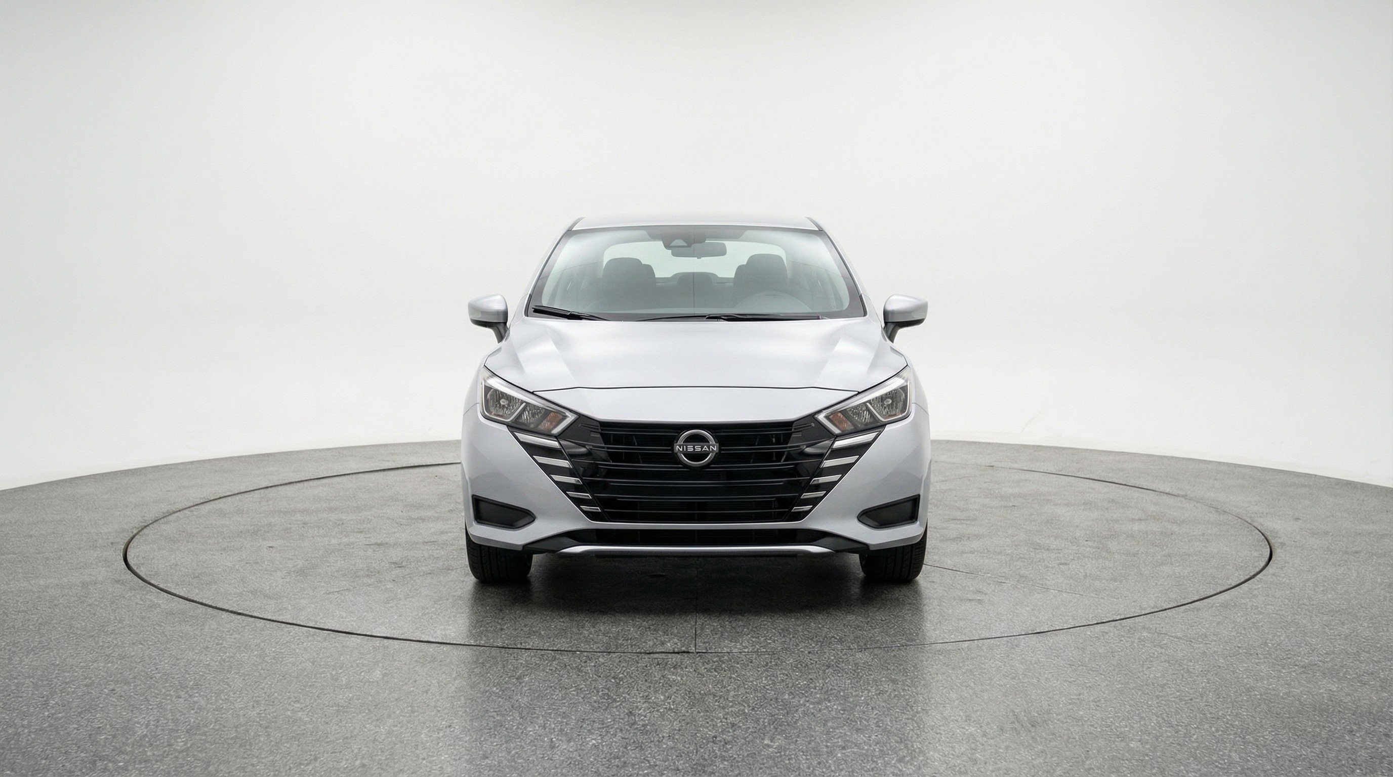 Used 2025 Nissan Versa SV image 2