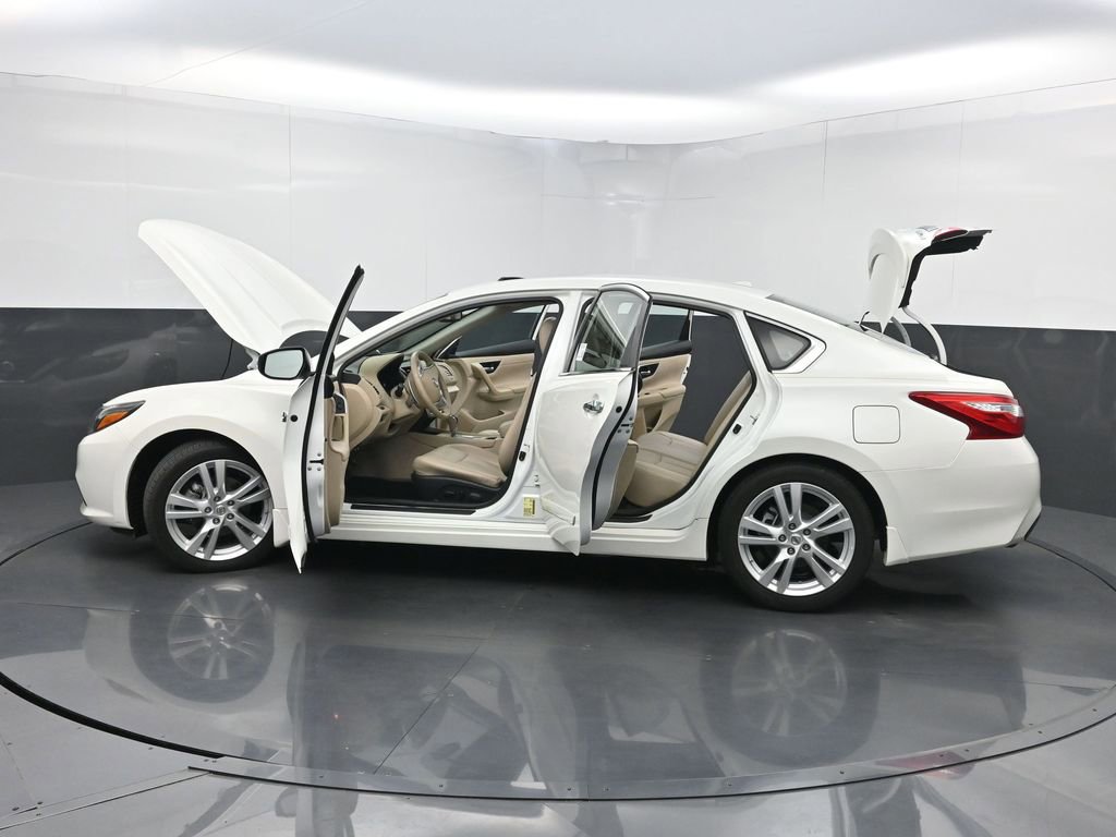 Used 2017 Nissan Altima 3.5 SL w/ 3.5SL Technology Package FWD image 34