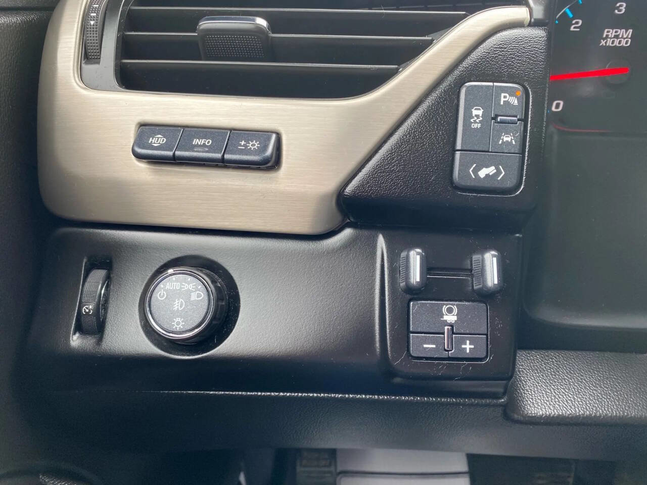 Used 2020 GMC Yukon XL Denali image 13