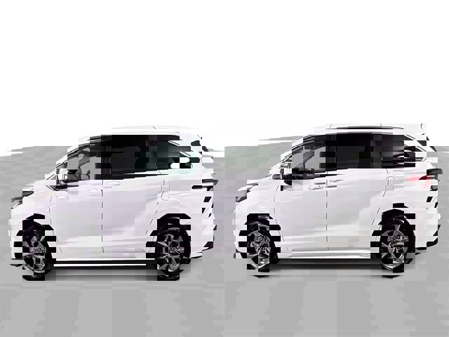 Used 2022 Toyota Sienna LE image 5