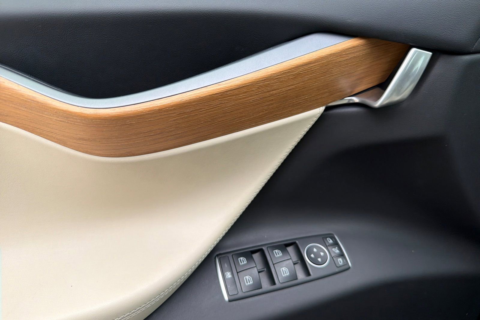 Used 2020 Tesla Model X Long Range image 11