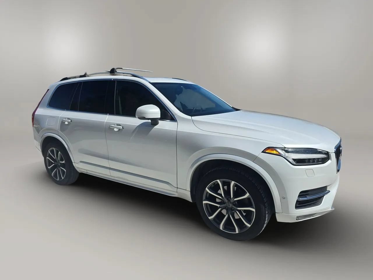 Used 2017 Volvo XC90 T6 Momentum w/ Vision Package AWD/4WD image 10
