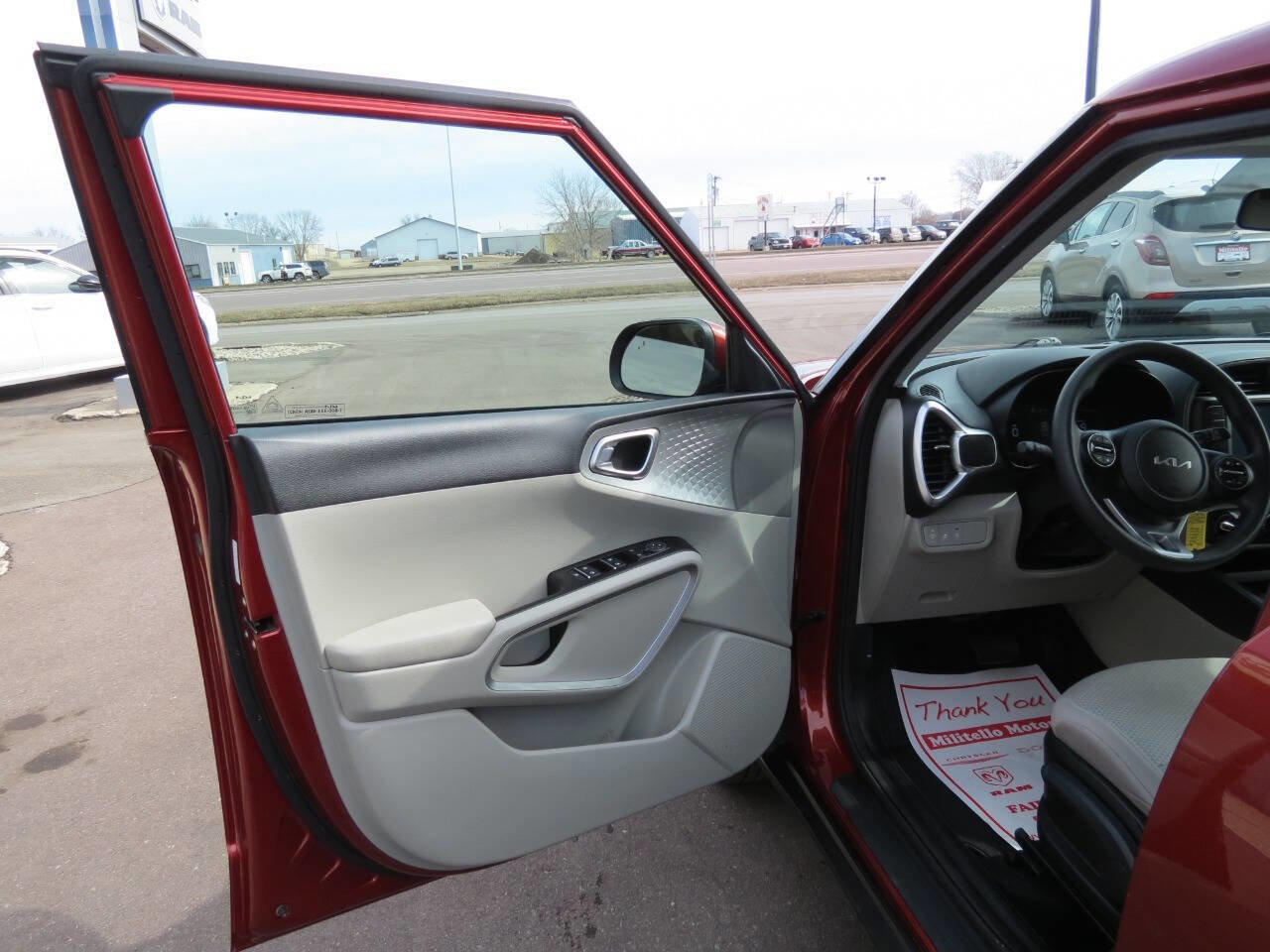 Used 2023 Kia Soul LX w/ LX Technology Package image 9