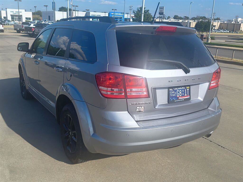Used 2020 Dodge Journey SE w/ Blacktop Package FWD image 4