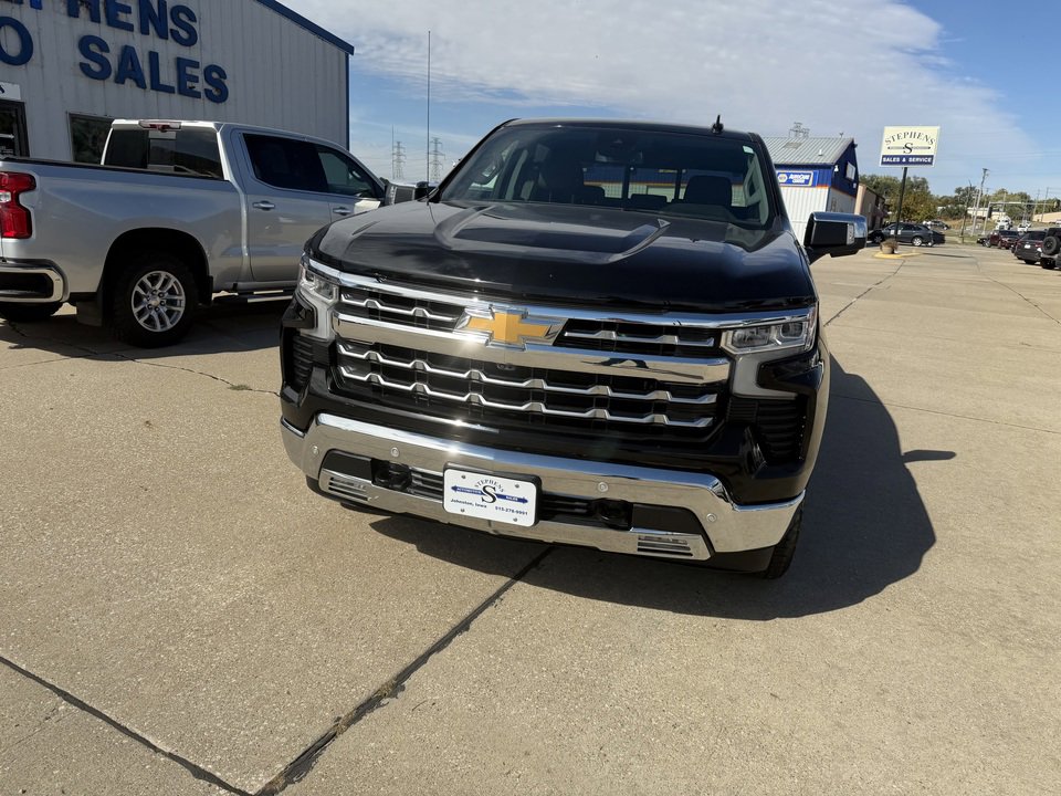 Used 2024 Chevrolet Silverado 1500 LTZ image 2
