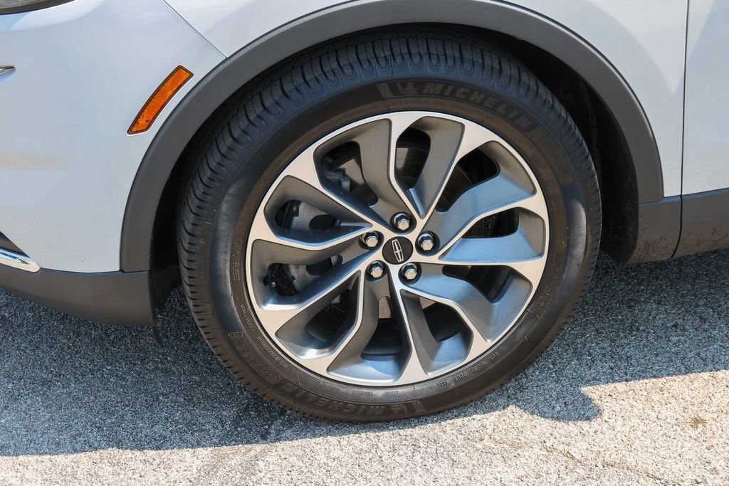 Used 2022 Lincoln Nautilus Reserve AWD/4WD image 7