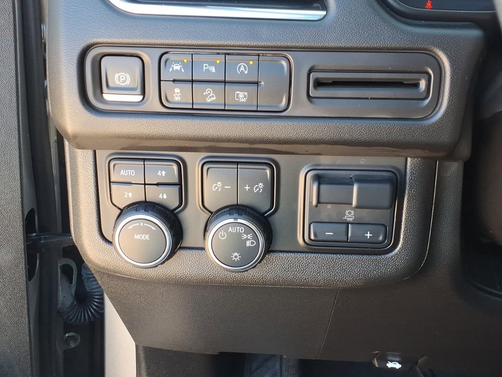 Certified 2023 Chevrolet Tahoe Z71 w/ Luxury Package image 21