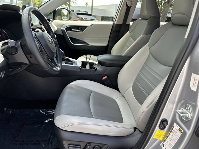 Used 2019 Toyota RAV4 XLE Premium FWD image 11
