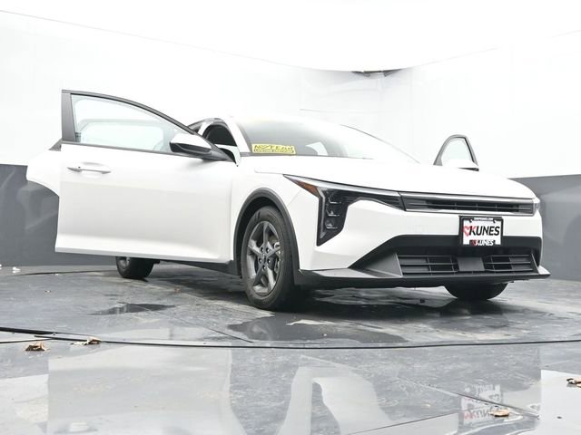 Used 2025 Kia K4 LXS image 66