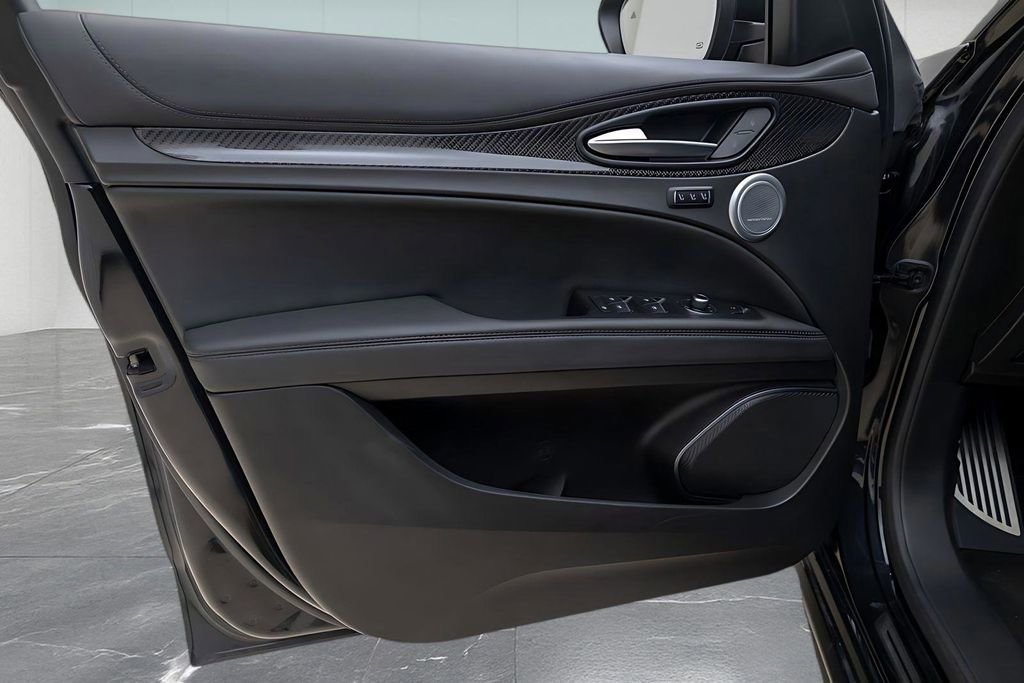 Used 2023 Alfa Romeo Stelvio Quadrifoglio AWD/4WD image 23