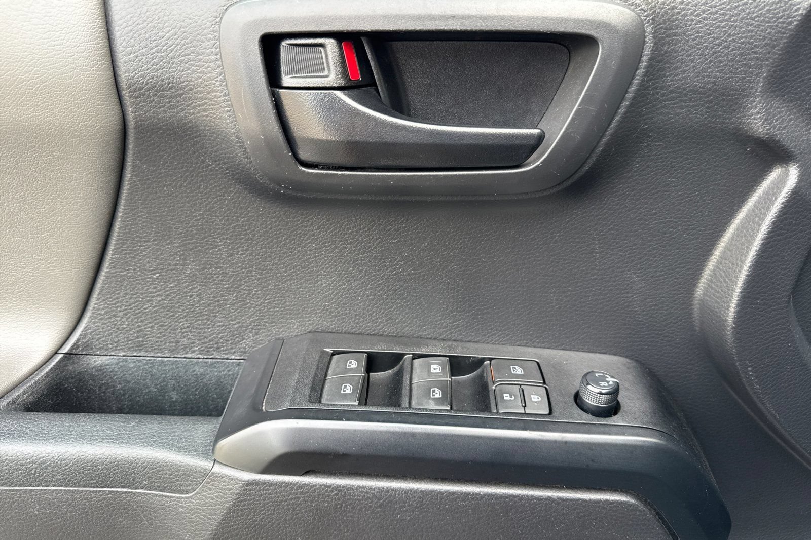 Used 2023 Toyota Tacoma SR AWD/4WD image 11