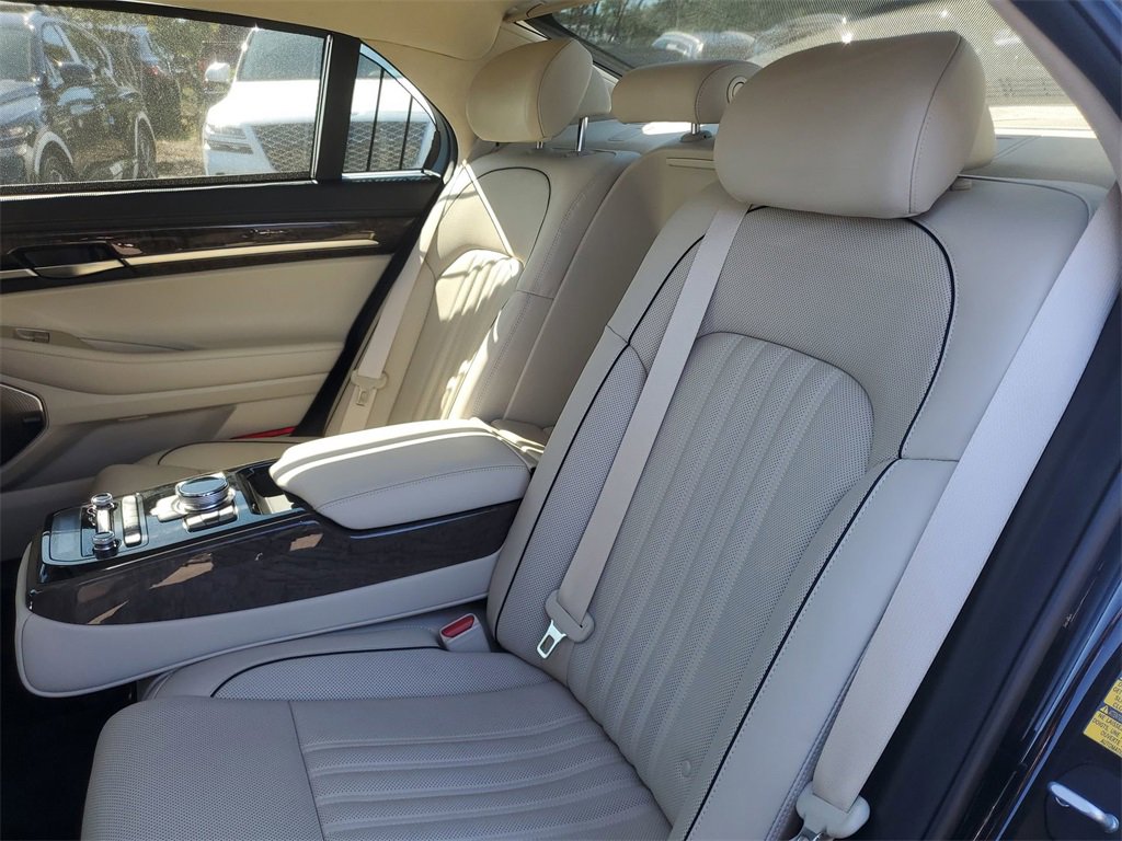 Used 2019 Genesis G90 3.3T Premium image 12