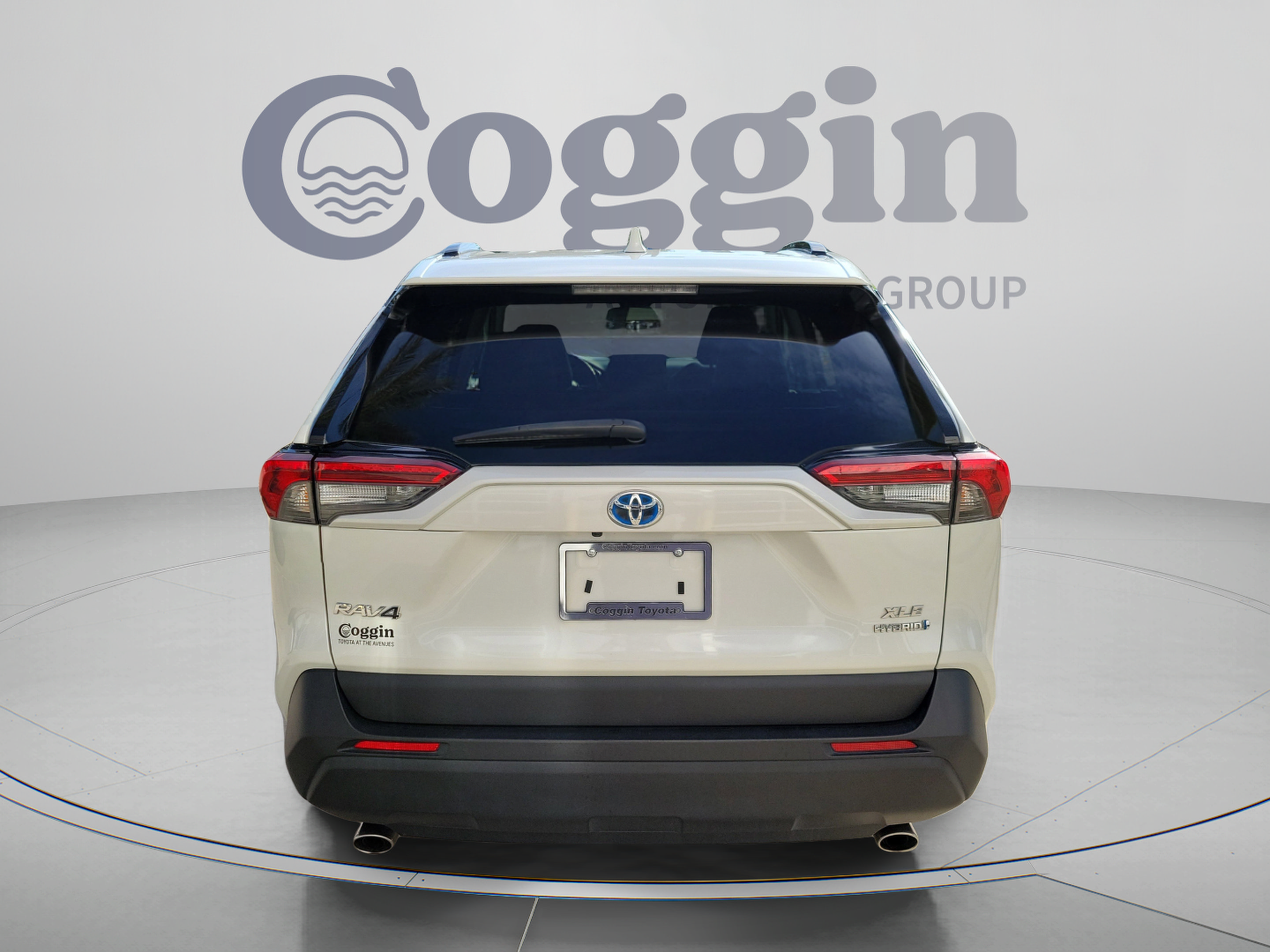 Used 2022 Toyota RAV4 XLE Premium AWD/4WD image 3