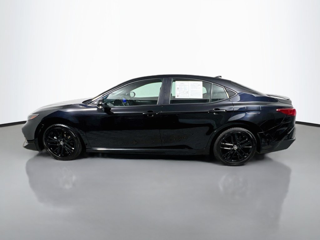 Used 2025 Toyota Camry SE FWD image 6