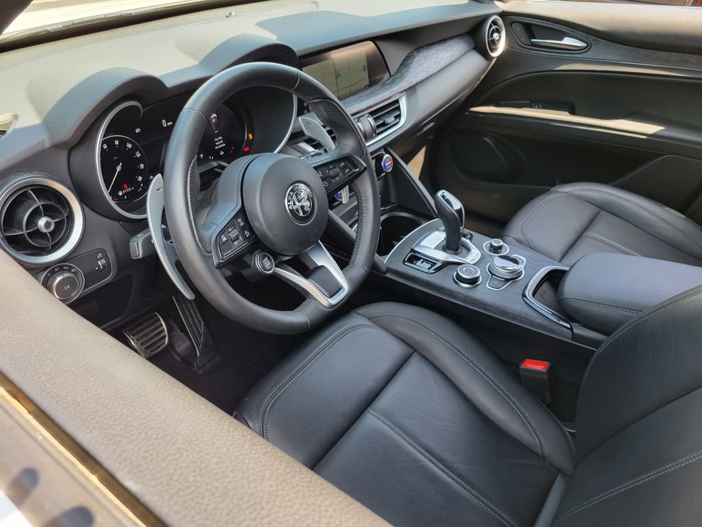 Used 2024 Alfa Romeo Stelvio Sprint RWD image 3