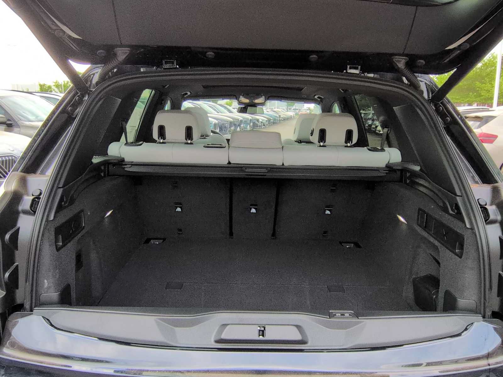 Used 2026 BMW X5 xDrive50e w/ M Sport Package AWD/4WD image 37