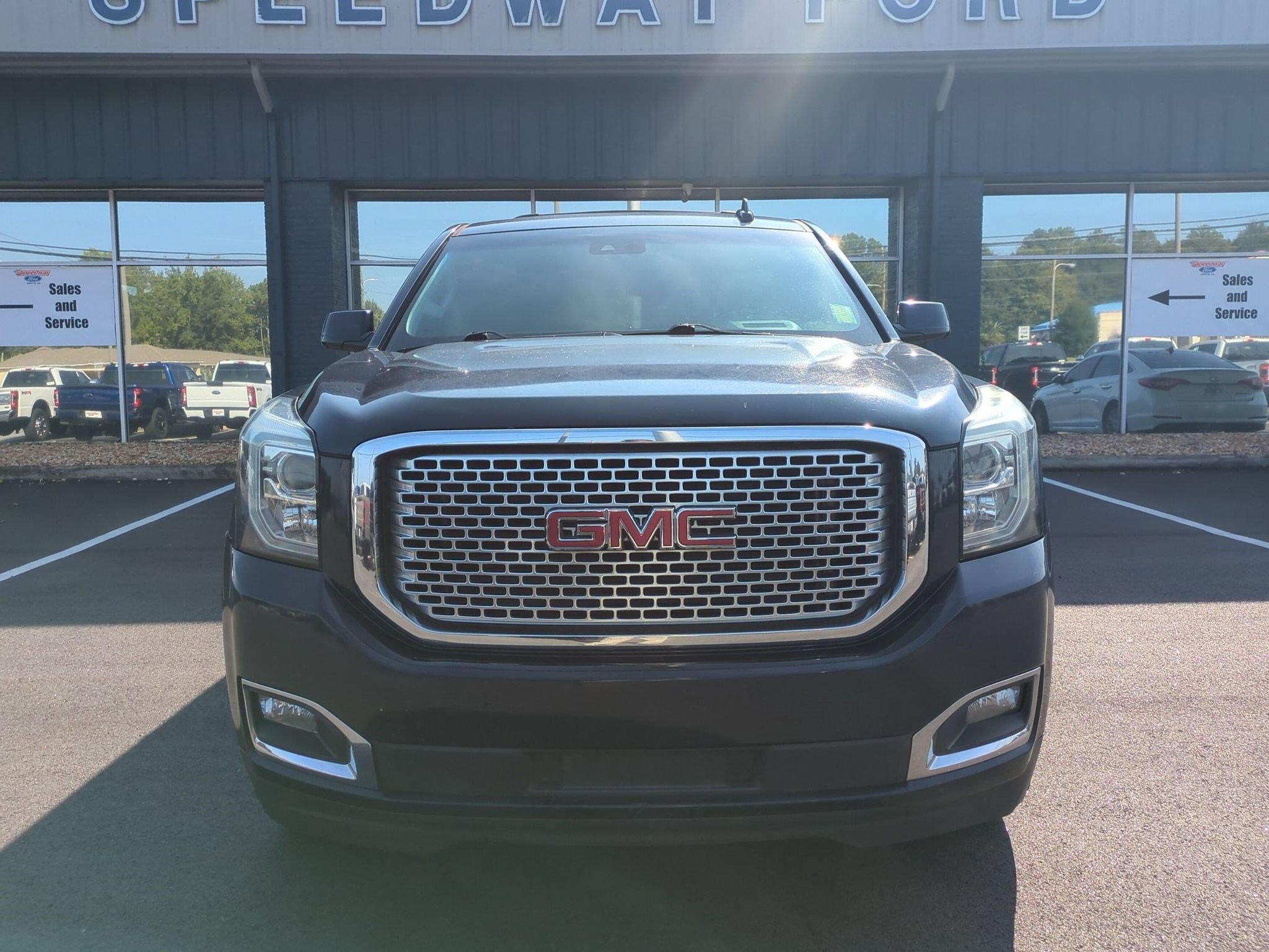 Used 2017 GMC Yukon Denali w/ Open Road Package AWD/4WD image 2