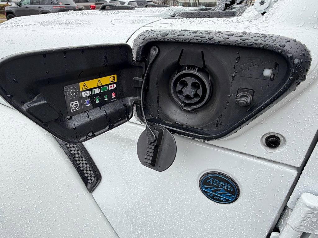 Certified 2025 Jeep Wrangler Unlimited Sahara w/ Safety Group image 17