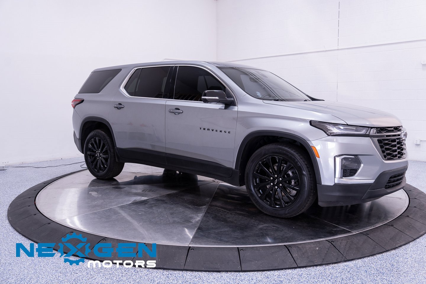 Used 2023 Chevrolet Traverse RS w/ LPO, Floor Liner Package image 1