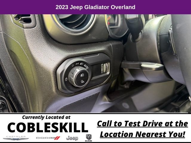 Used 2023 Jeep Gladiator Overland AWD/4WD image 17