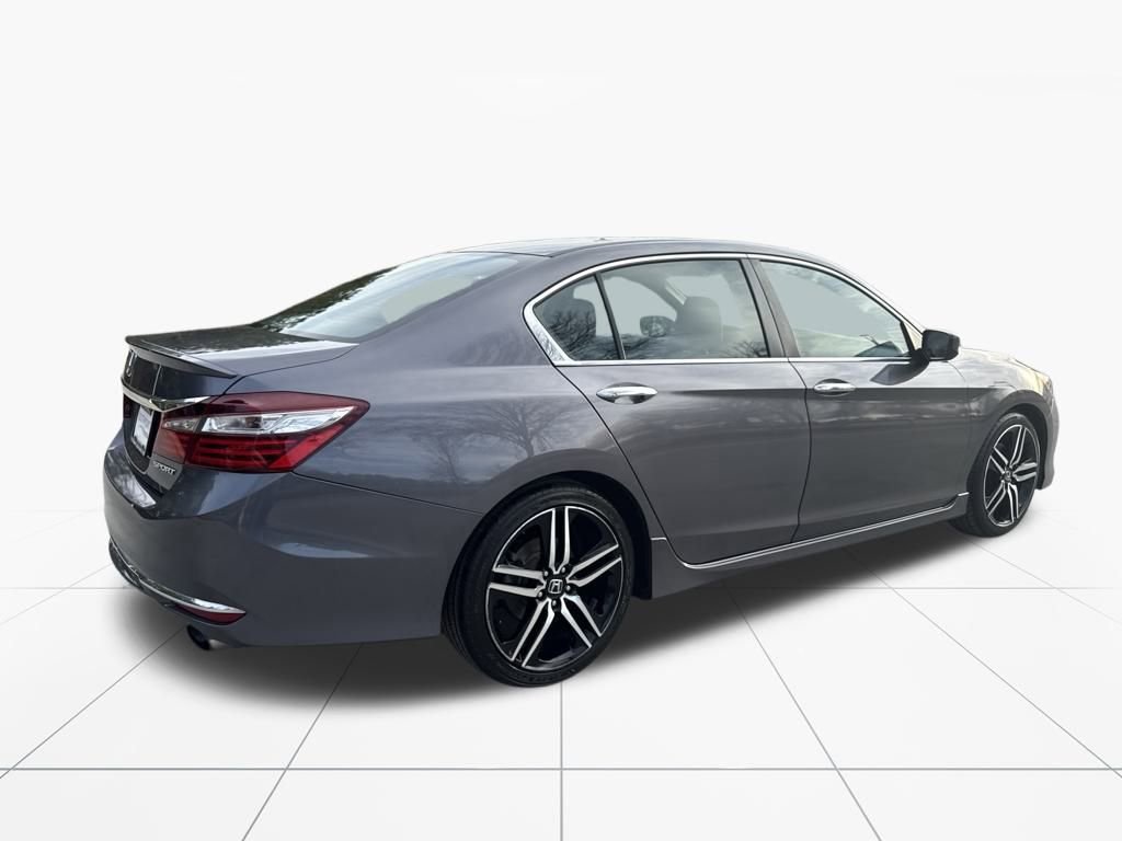 Used 2017 Honda Accord Sport image 9