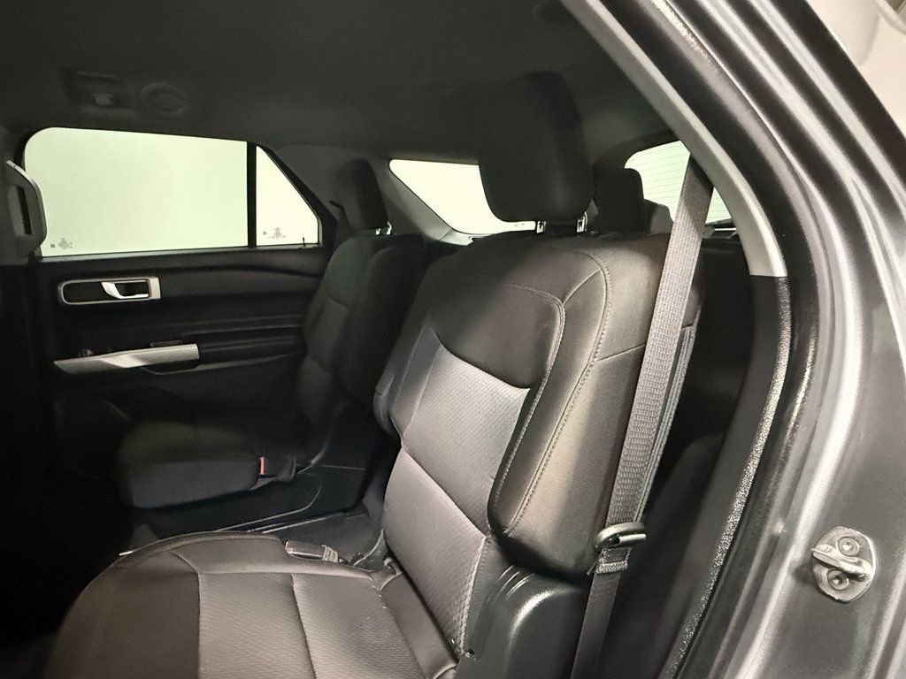 Used 2022 Ford Explorer XLT image 48