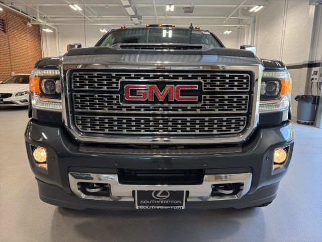 Used 2018 GMC Sierra 2500 Denali w/ Duramax Plus Package AWD/4WD image 2