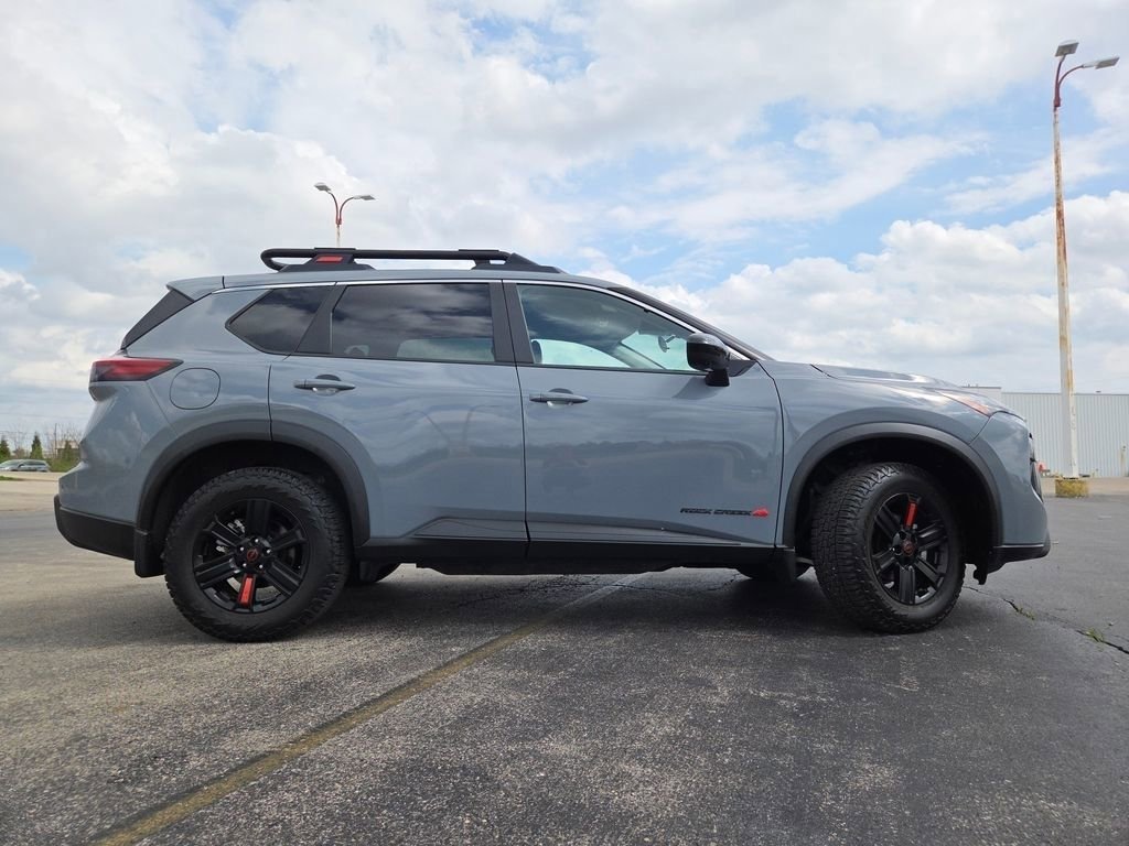 Used 2025 Nissan Rogue SV image 27