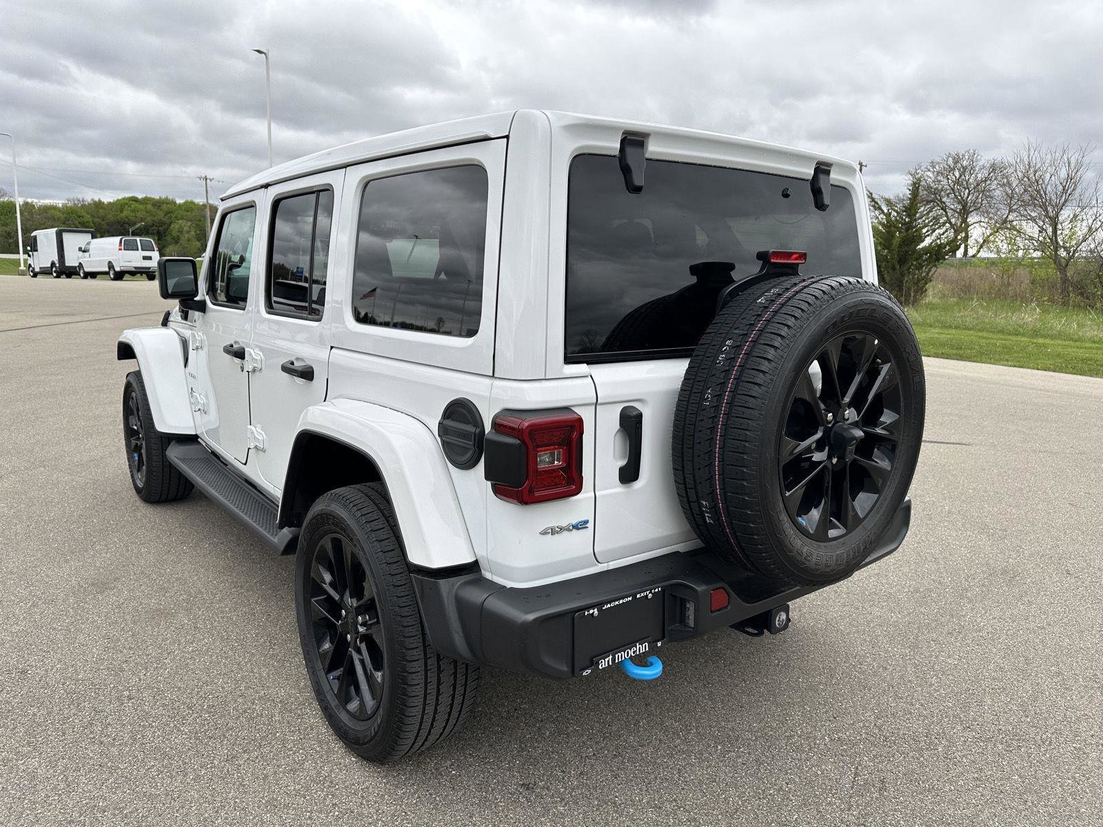 Used 2023 Jeep Wrangler Unlimited Sahara w/ Cold Weather Group AWD/4WD image 3