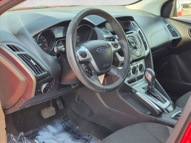 Used 2014 Ford Focus SE w/ SE Winter Package FWD image 9