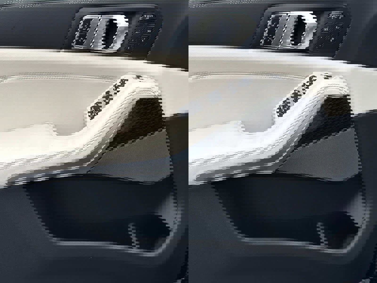 New 2026 BMW X7 xDrive40i w/ Executive Package image 27