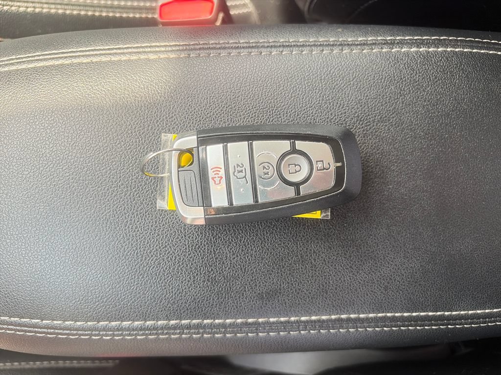 Used 2022 Ford Escape SEL w/ Technology Package FWD image 28