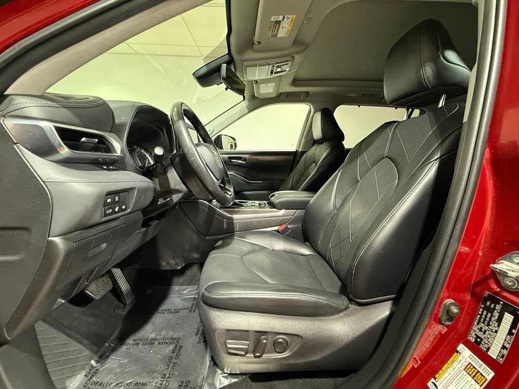 Used 2022 Toyota Highlander Platinum AWD/4WD image 13