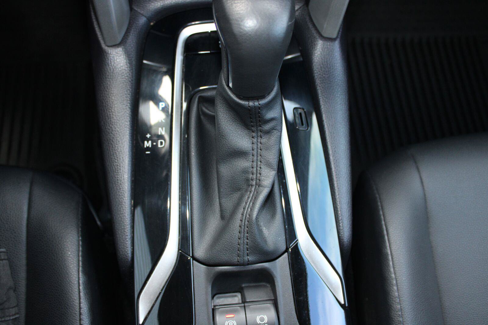 Used 2022 Toyota Corolla Cross XLE w/ Convenience Package FWD image 24