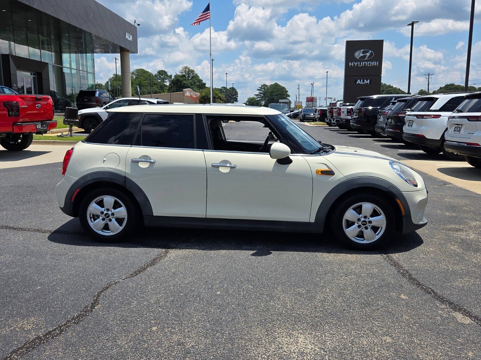 Used 2016 MINI Cooper 4-Door Hardtop FWD image 14