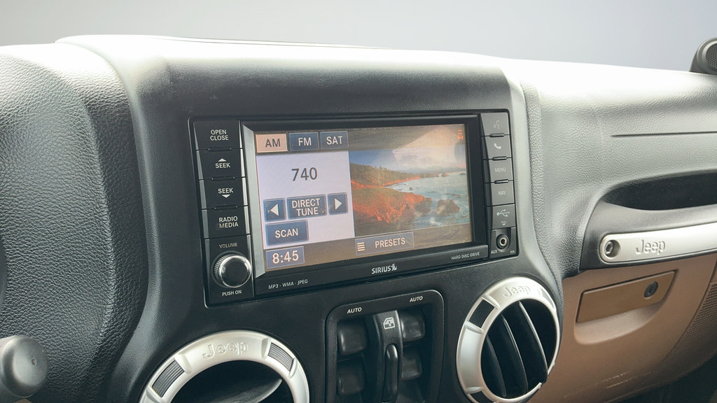 Used 2012 Jeep Wrangler Unlimited Sahara w/ Connectivity Group AWD/4WD image 11