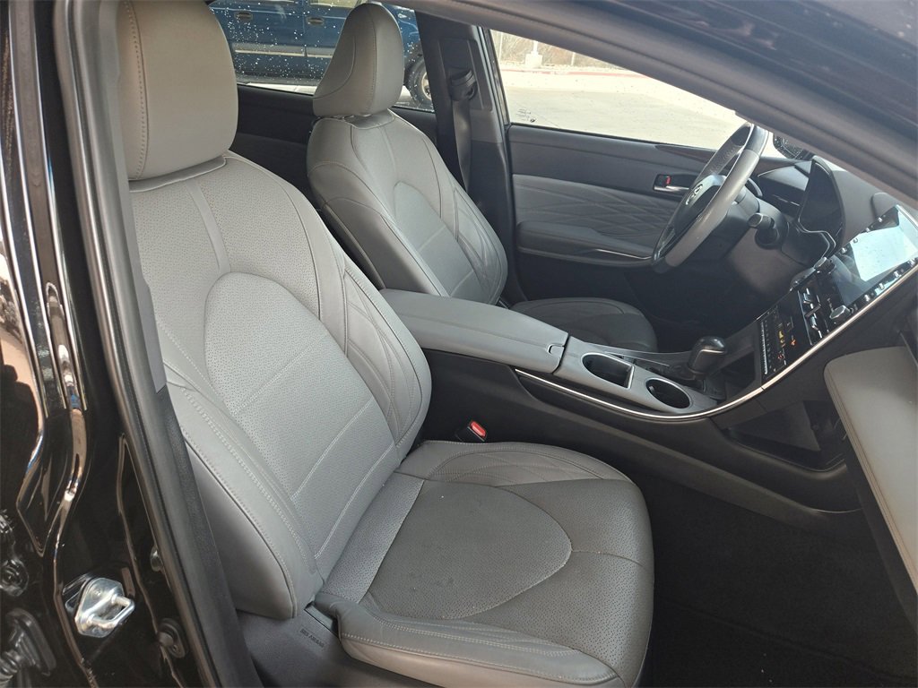 Used 2021 Toyota Avalon Limited image 27