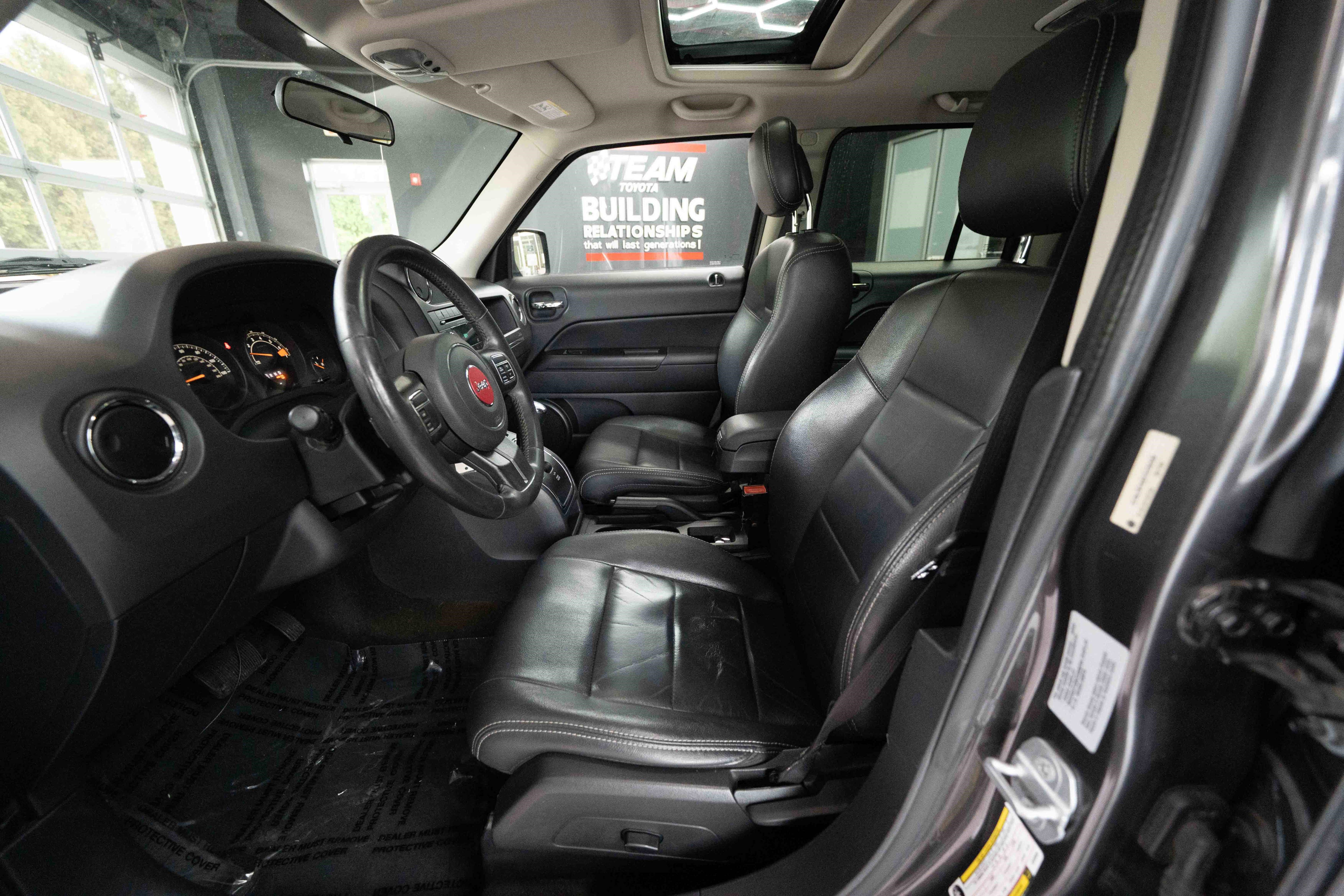 Used 2015 Jeep Patriot High Altitude AWD/4WD image 9