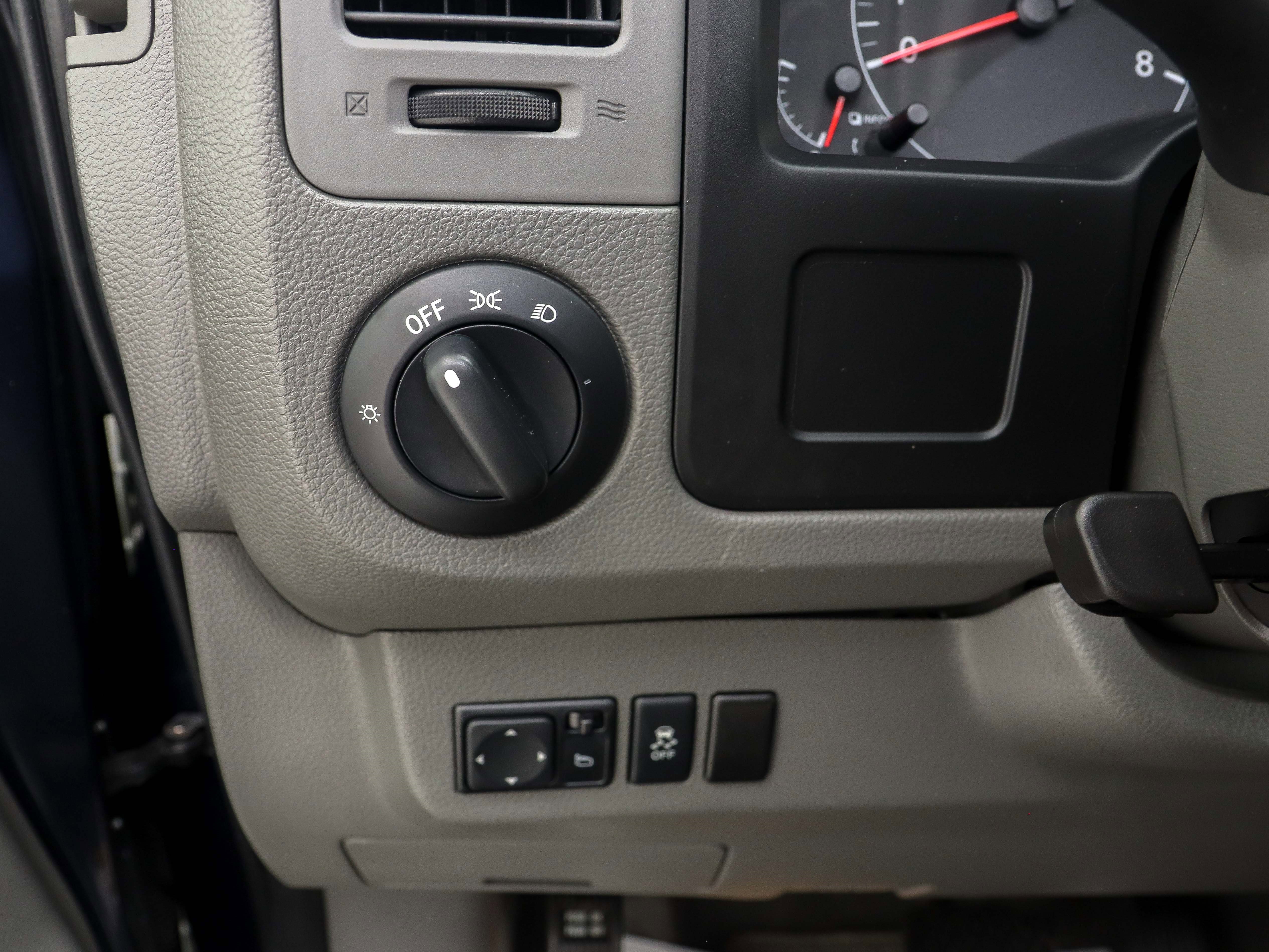 Used 2018 Nissan NV 3500 SV w/ Navigation Package image 23