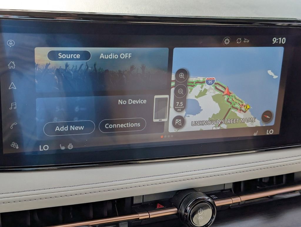 Used 2023 Nissan Ariya AWD image 21