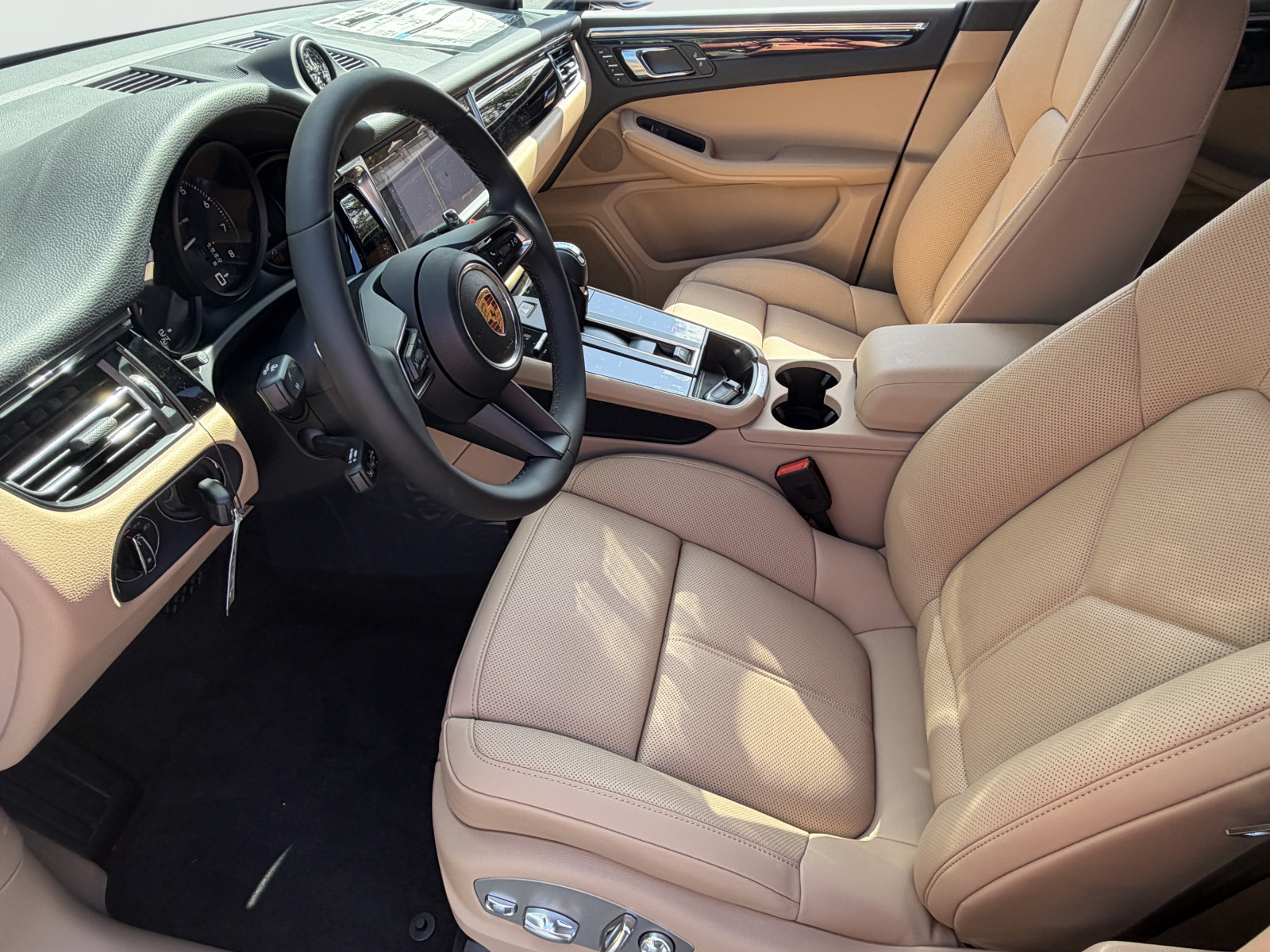 New 2026 Porsche Macan AWD/4WD image 4