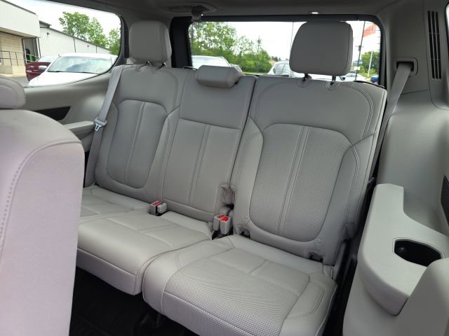 Used 2024 Jeep Wagoneer Series III w/ Premium Group I AWD/4WD image 39