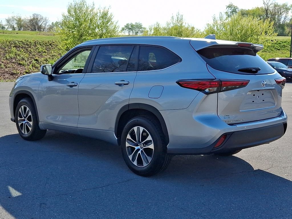 Used 2023 Toyota Highlander XLE FWD image 6