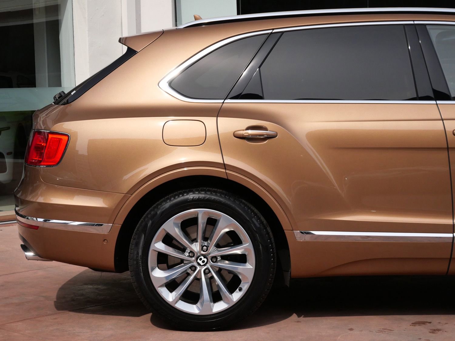 Used 2017 Bentley Bentayga image 10